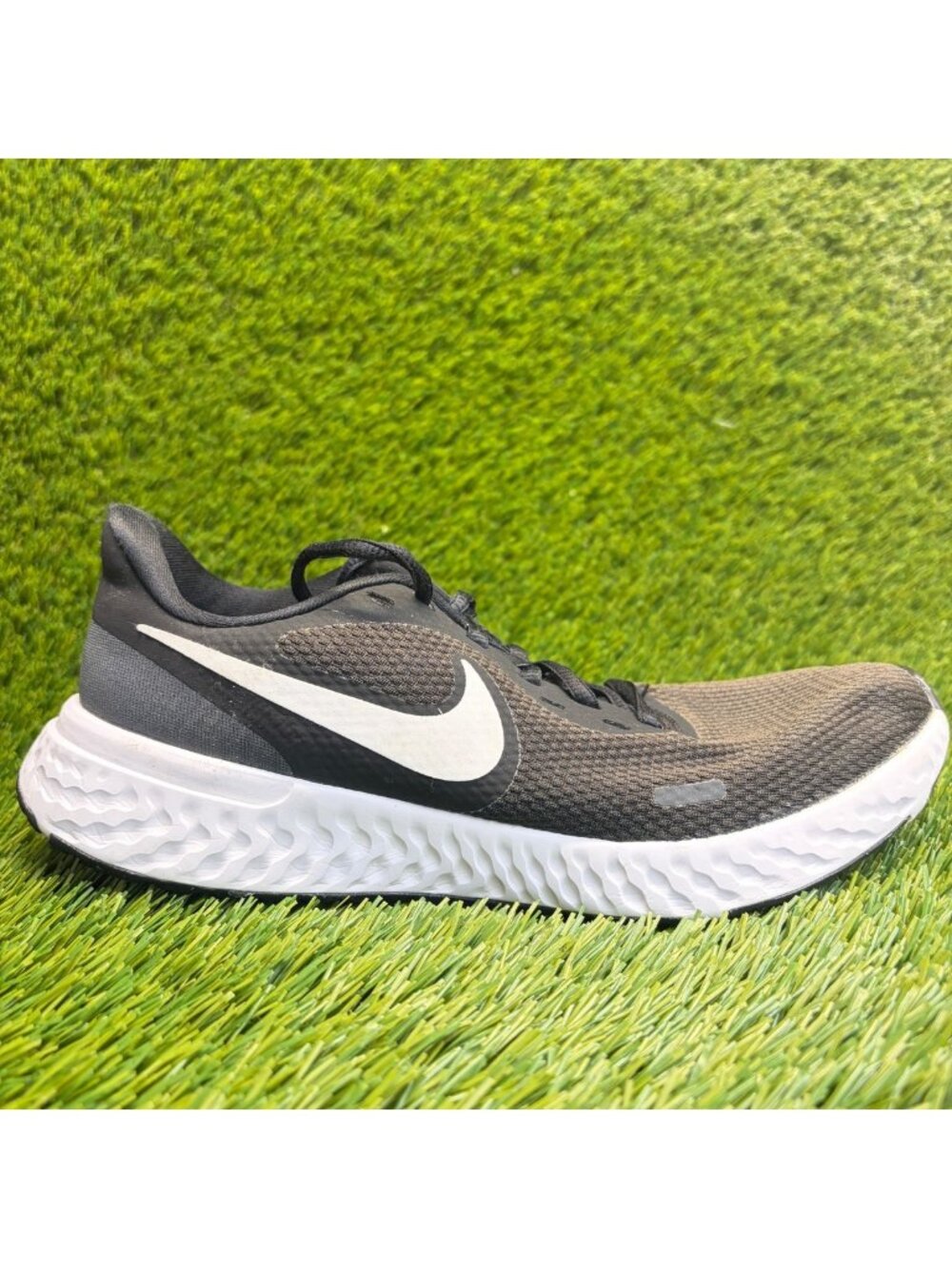 Nike Revolution 5 Womens Size 8 Black White Athletic Running Shoes Sneakers